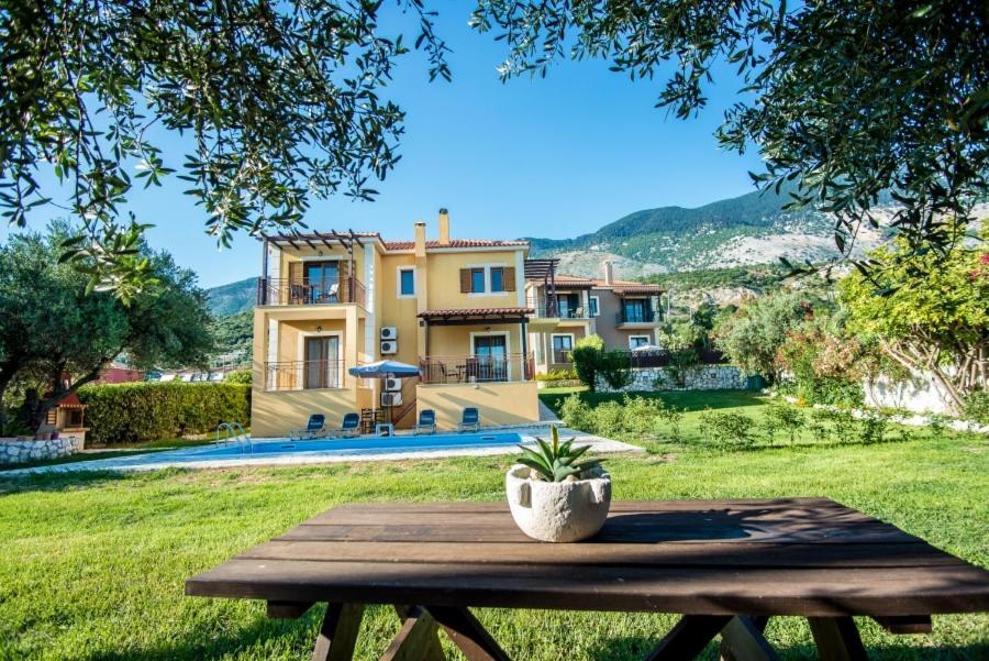Villa Irida Afrato Exterior photo